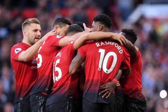 埃托奥社媒晒与拉波尔塔合照：感谢您当年给予我的机遇🙏🏿⚽